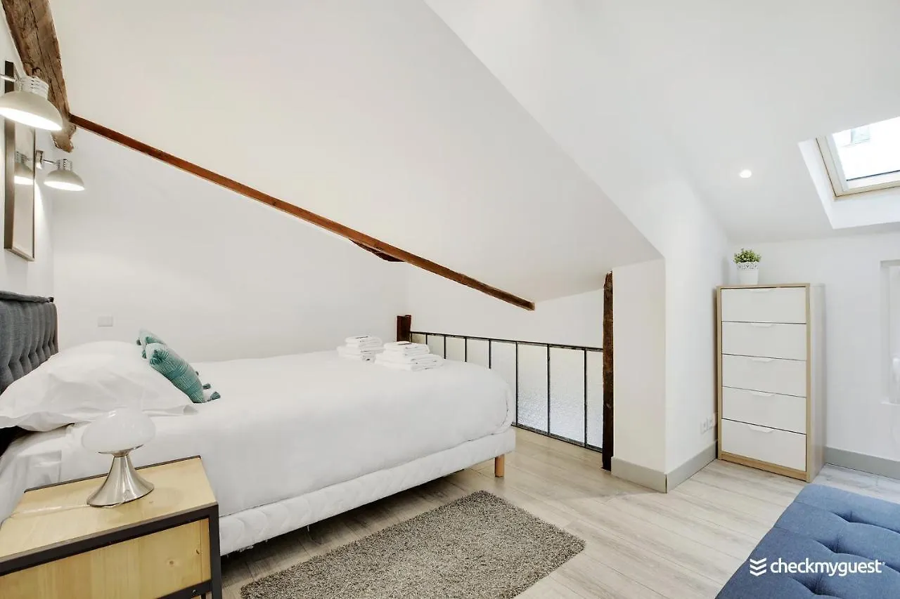 Apartment Cmg - Place De Le Republique / Meslay Paris